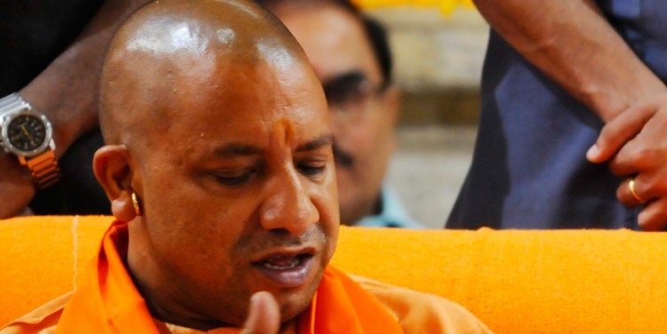 सीएम योगी की सख्ती के बाद दागी व अक्षम अफसरों को सेवा से बाहर करने का फरमान जारी