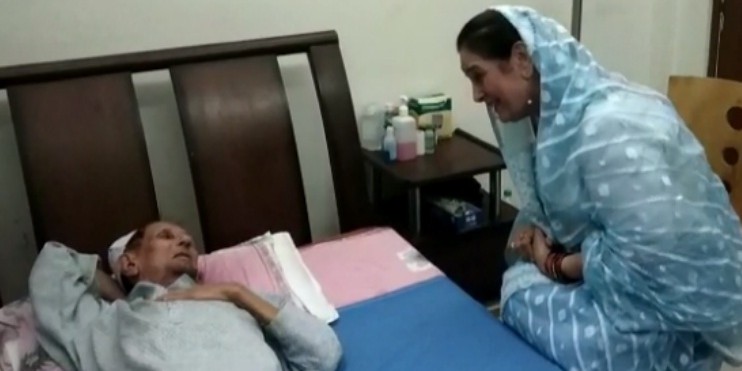 पूनम सिन्हा ने मुस्लिम धर्मगुरु कल्बे सादिक से की मुलाकात, लखनऊ सीट पर जारी है मतदान