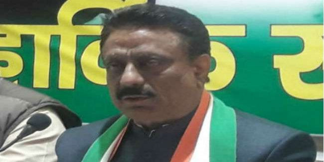 कांग्रेस नेताओं के मुंह से मोदी की तारीफ पर बिफरे राज्य अध्यक्ष, कह दी बड़ी बात