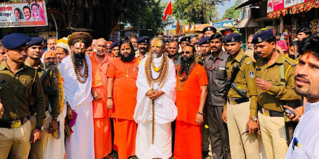 अवैध बालू खनन को लेकर कंप्यूटर बाबा ने खोला मोर्चा