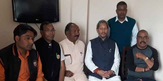 भाजपा प्रत्याशी तीरथ ने लिया फीडबैक, कांग्रेस के मनीष लौटे दिल्ली