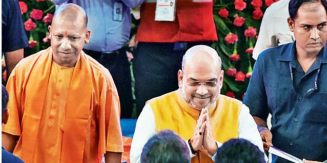 योगी आदित्यनाथ के नेतृत्व पर अमित शाह के एक बयान से कई निशाने