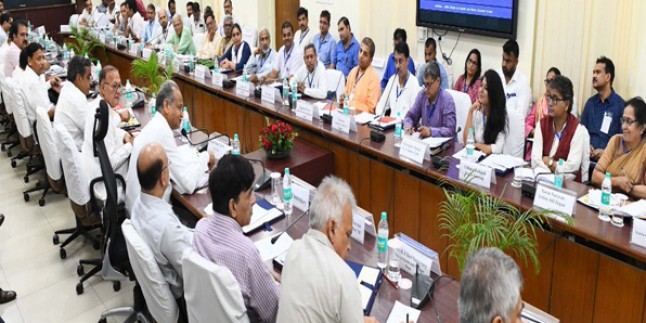 शासन सचिवालय में सीएम की अध्यक्षता में बजट पूर्व चर्चा