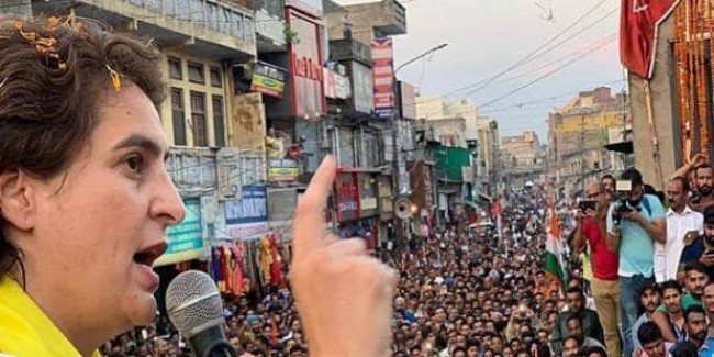 प्रियंका बोलीं- UP में खौफ का माहौल, राग दरबारियों को कुछ नहीं दिख रहा