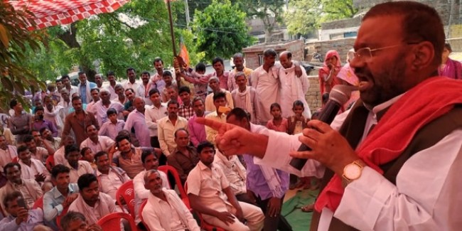 मायावती ने अखिलेश को बेच दिया अपना हाथी, भ्रष्टाचार के समंदर में लगाती हैं गोते: स्वामी प्रसाद मौर्य