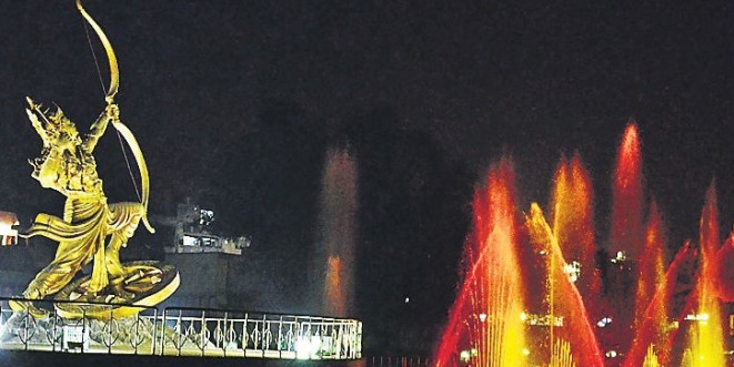 संजय के सारथी बने मनोहर लाल, कुलदीप के लिए रथ पर चढ़ जोर लगा रहे हैं हुड्डा
