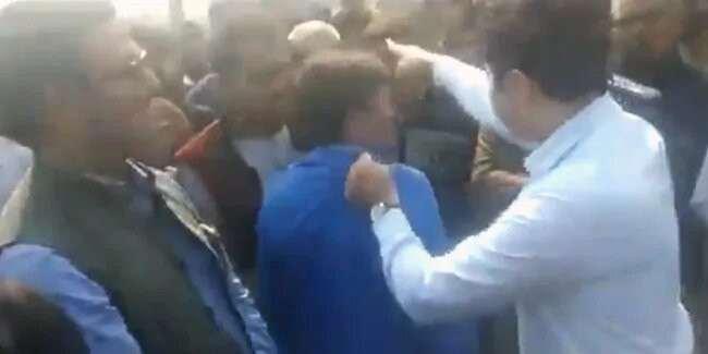 बदसलूकी का वीडियो वायरल होने पर अमेठी के डीएम ने छोड़ा पद