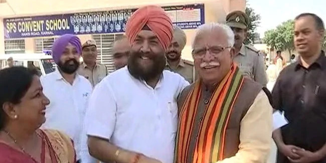 ML Khattar Shares Light Moment With Congress Rival On Polling Day