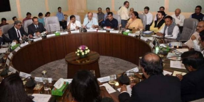 आर्थिक सुस्ती से परेशान उद्योग जगत ने सरकार से मांगा 1 लाख करोड़ का पैकेज, मिला भरोसा