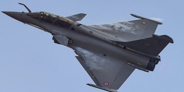 दशहरे पर भारत को मिलेगा राफेल विमान, राजनाथ सिंह रिसीव करने जाएंगे फ्रांस
