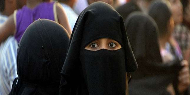 Triple Talaq Bill : पीड़िताओं ने कहा- PM मोदी ने निभाया वादा, उलमा बोले- यह शरीयत पर हमला