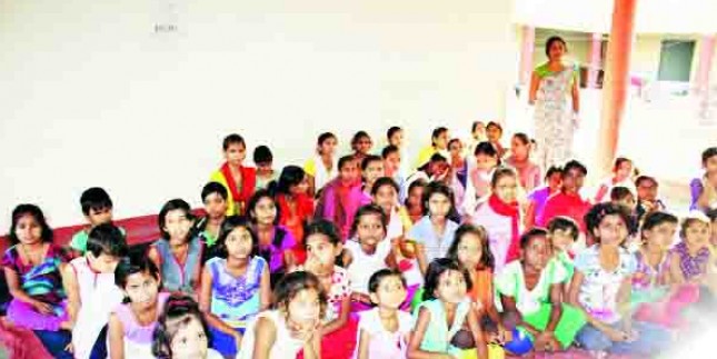 सरकार के एक फैसले से 105 बच्चे पढ़ाई छोड़ने को मजबूर, जानिए वजह