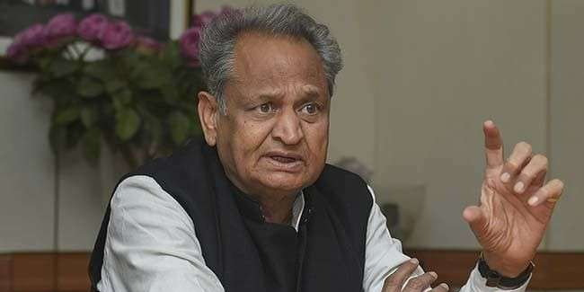 एक लाख से अधिक संविदाकर्मियों को नियमित करेगी गहलोत सरकार!