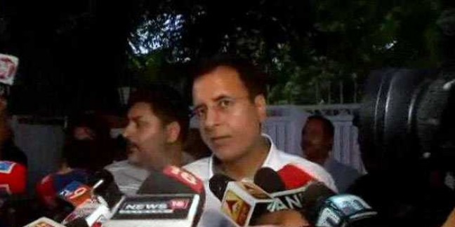 कर्नाटक संकट : वरिष्ठ कांग्रेसी नेताओं ने संभाला मोर्चा, दिल्ली में की बैठक