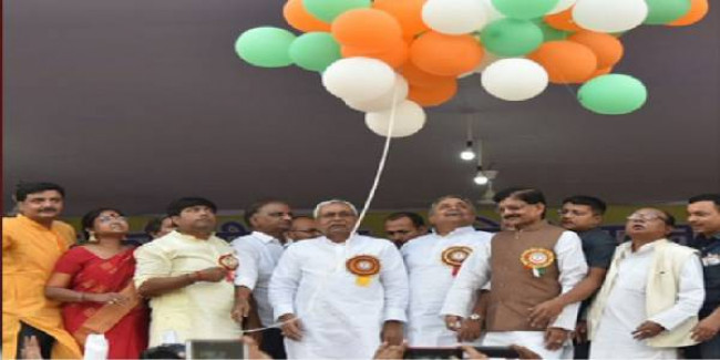 रावण दहन में नीतीश के साथ मंच पर नहीं रहा कोई भाजपा नेता, बगल में बैठे कांग्रेस अध्यक्ष