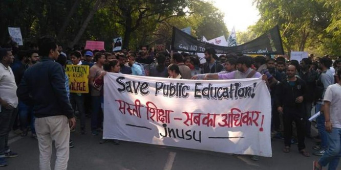 बैरिकेड तोड़ संसद की ओर बढ़ रहे JNU छात्रों को पुलिस ने रोका, धारा 144 लागू