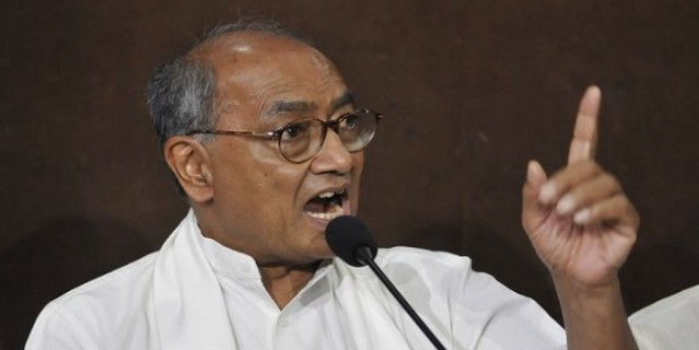 दिग्विजय सिंह ने बिजली अधिकारियों को धमकाया, कहा- बिना बताए काटी बिजली तो भेज दूंगा जेल
