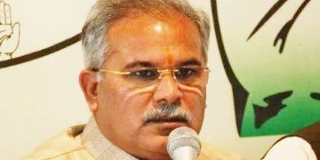 नौकरियों पर रोक को लेकर सियासती बयानबाजी