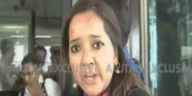 श्रीनगर एयरपोर्ट पर मीडिया से बदसलूकी, सवाल पूछने पर भागने लगे पुलिसकर्मी