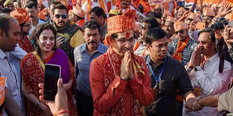 राम मंदिर पर फिर गरमाई सियासत, आज अपने 18 सांसदों के साथ रामलला के दर्शन करेंगे उद्धव
