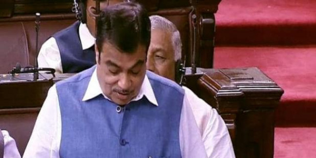 मोटर व्हीकल बिलः गडकरी बोले- दंगों और नक्सली हमले से ज्यादा सड़कों पर मर रहे हैं लोग