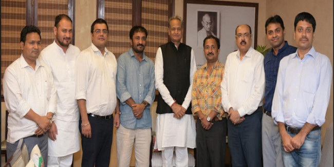मुख्यमंत्री ने कहा, राजस्थान आकर प्रदेश के मेधावी छात्रों को भी दें कोचिंग