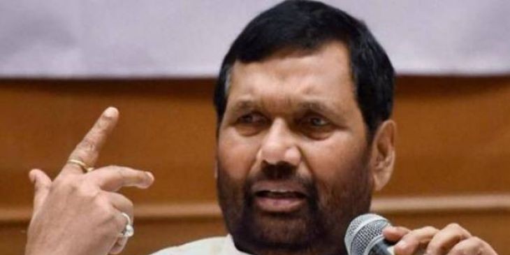 मीडिया पर भड़के रामविलास पासवान, कहा-अस्पताल जाने पर 'नौटंकी' बताते हो और नहीं जाता तो सवाल पूछते हो