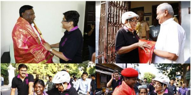 साइकिल पर सीएम नारायणसामी को बर्थडे विश करनी पहुंची किरण बेदी