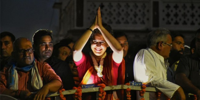 गंगा में मिलने वाले अस्सी नाले को देखने पहुंची प्रियंका गांधी