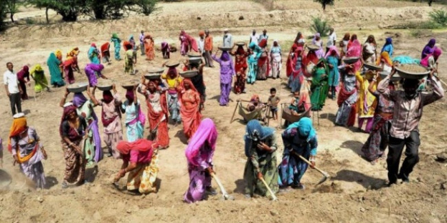 मनरेगा चलाने के पक्ष में नहीं है केंद्र सरकार, तो क्या बंद कर दी जाएगी योजना?