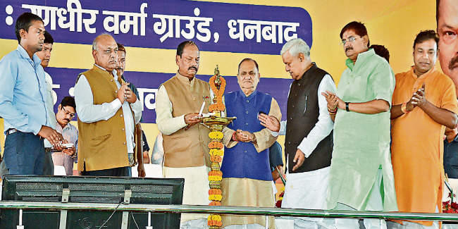 धनबाद : उद्योगों का जाल बिछायेंगे : सीएम रघुवर दास