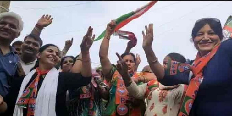 भाजपा के प्रदेश कार्यालय में जमकर मना जश्न, महिलाओं ने डांस करके जाहिर की खुशी