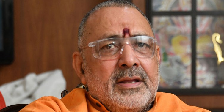 जनसंख्या नियंत्रण कानून को लेकर योग गुरु रामदेव के साथ आए गिरिराज, निशाने पर ओवैसी