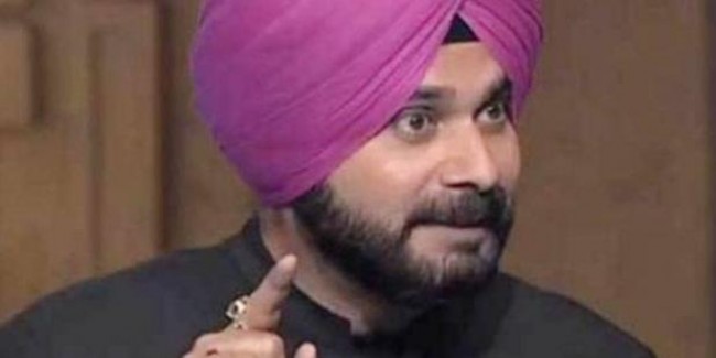 पंजाब विधानसभा में जलाई नवजोत सिंह सिद्धू की फोटो, अकाली दल ने मांगा इस्तीफा