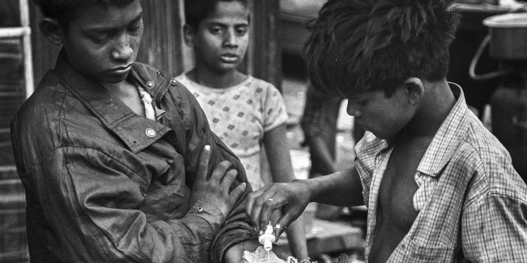 महिला बाल विकास मंत्री के ज़िले में 300 बच्चे कर रहेे हैं नशा!