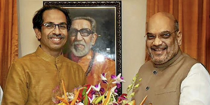 बाल ठाकरे के सामने नतमस्तक रही बीजेपी ने शिवसेना को कैसे जूनियर बना दिया?