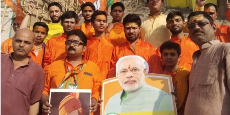 शपथ ग्रहण से पहले काशी में पीएम मोदी का 'राज्याभिषेक', समर्थकों ने मां गंगा का दुग्धाभिषेक कर मांगा आशीष