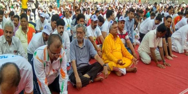 भाजपा-जदयू के मंत्रियों ने साथ किया योग, नहीं दिखे CM नीतीश