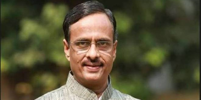 पीड़िता से मिले डिप्टी सीएम, कहा- BJP से निलंबित हैं कुलदीप सेंगर
