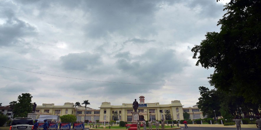 स्वास्थ्य मंत्री के इस्तीफे की मांग पर नरम पड़ा विपक्ष