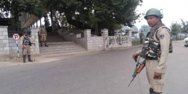 कश्मीर में बजने लगीं फोन की घंटियां, धीरे-धीरे बहाल होगी मोबाइल सेवा