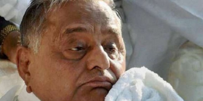 मुलायम सिंह यादव चार्टेड प्लेन से लाए गए दिल्ली, मेदांता के ICU में एडमिट