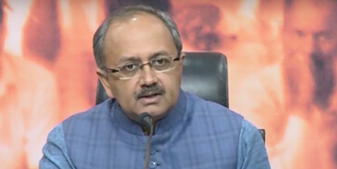 वाराणसी को मिली 9 एंबुलेंस की सौगात, अस्पताल में गंदी चादर देख भड़के स्वास्थ्य मंत्री