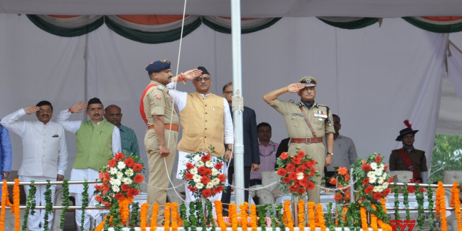 स्वतंत्रता दिवस पर सीएम ने लगाई घोषणाओं की झड़ी... यहां जानिए बच्चे-बड़े को क्या-क्या किए वादे