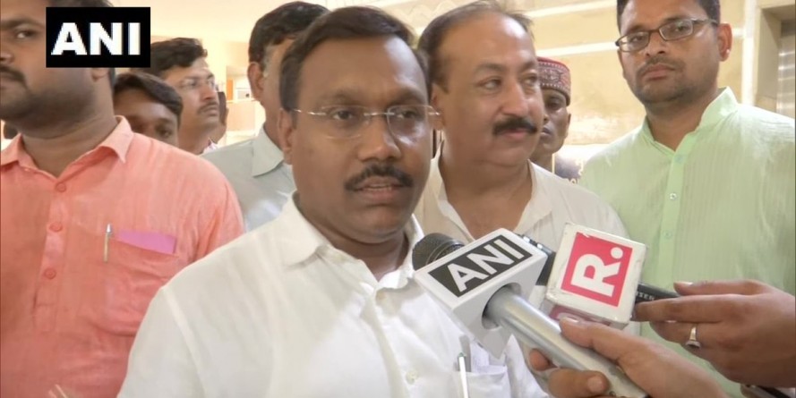 MP गजब है: सचिव की जगह कर दिया सरपंच का तबादला, BJP ने घेरा