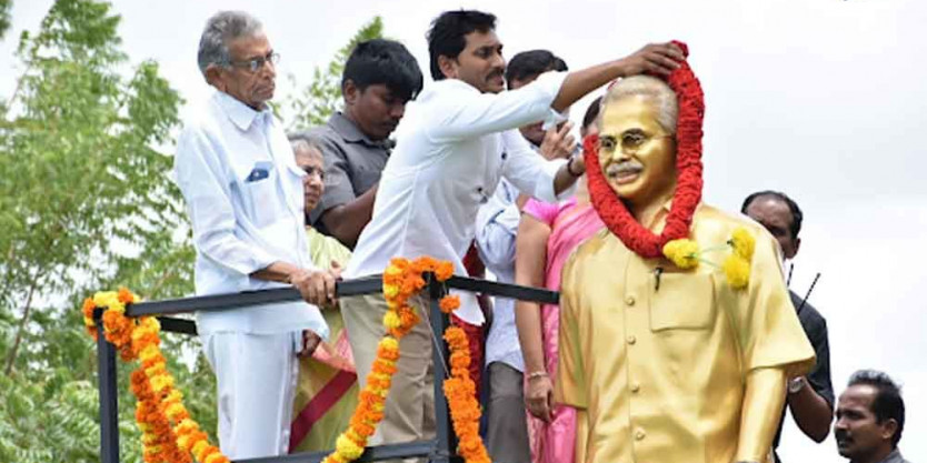 CM Jagan unveils late YS Vivekananda Reddy's statue in Pulivendula