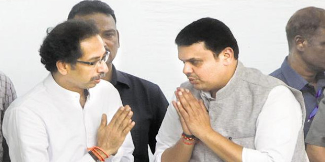 चुनाव से पहले खुद को CM फेस के तौर पर पेश करने की कोशिश, शिवसेना-BJP में होड़