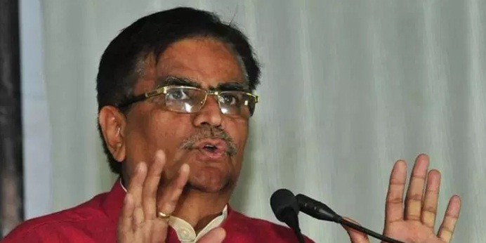 अफसर से बोले धनखड़, 6 माह तो सरकार के पास भी नहीं