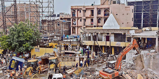तेजस्वी, तेज प्रताप देर रात तक धरने पर, दूध बाजार तोड़ने के विरोध में राजद का जोरदार हंगामा