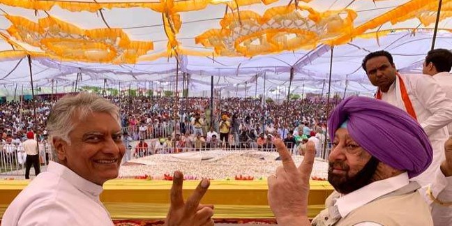 पठानकोट में इशारा करके बोले कैप्टन- यह कांग्रेस नेता एक दिन पंजाब के CM बनेंगे